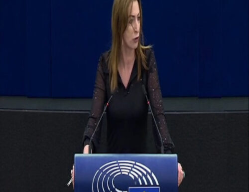 Il discorso tenuto da CLARE DALY al parlamento europeo: CONTRO TUTTE LE GUERRE